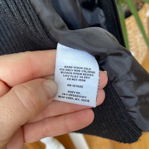 Faux fur vest - Picture 8 of 9